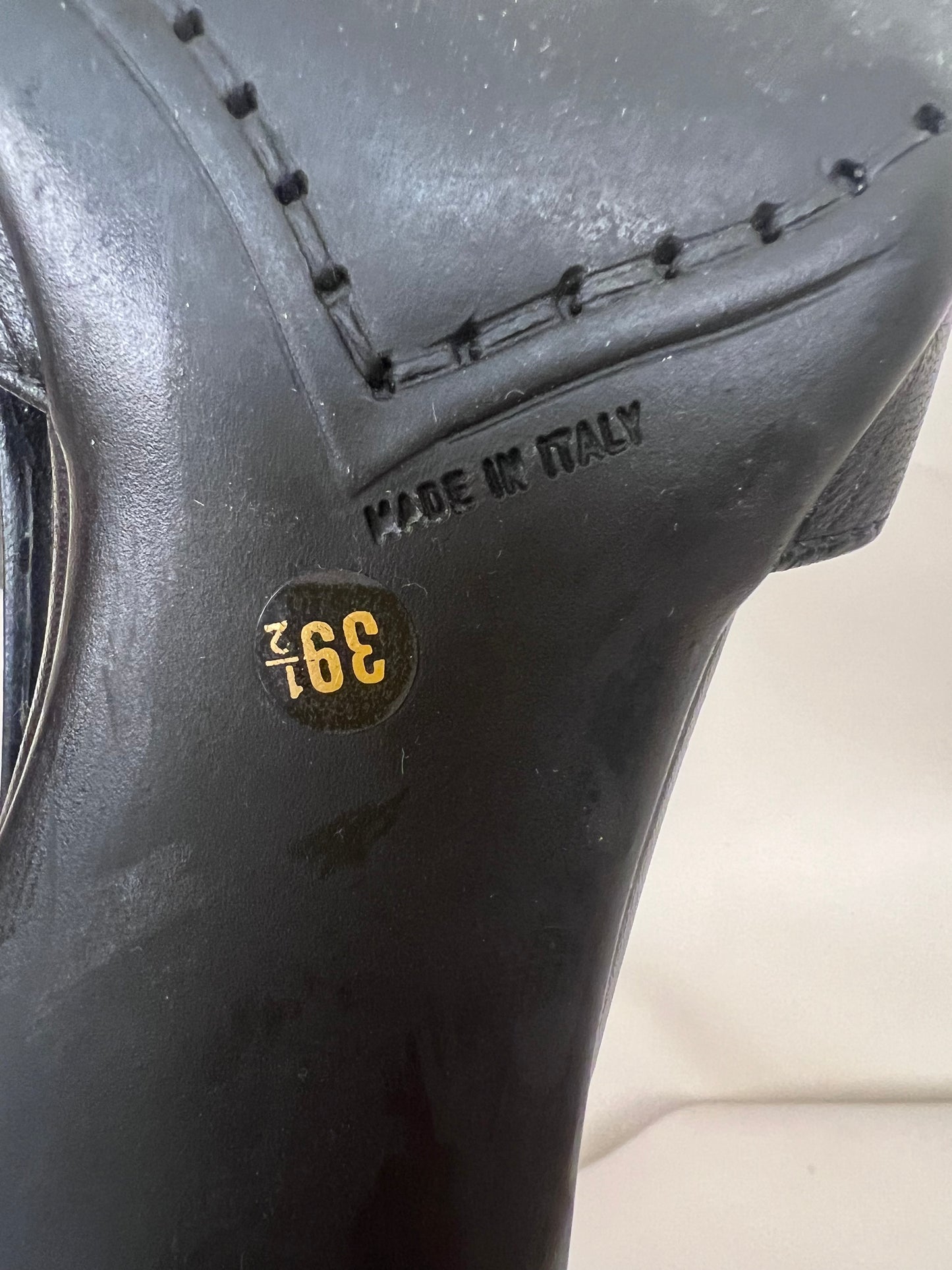 Prada 2000’s arabic kitten heel (39’5)