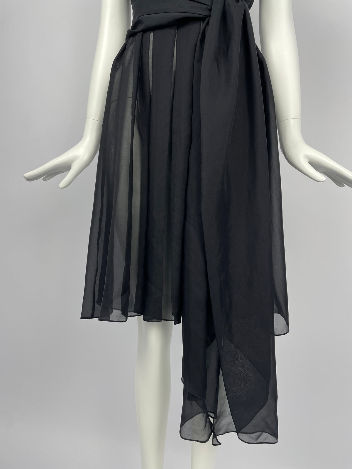 Carolina Herrera 2000’s pleated dress.