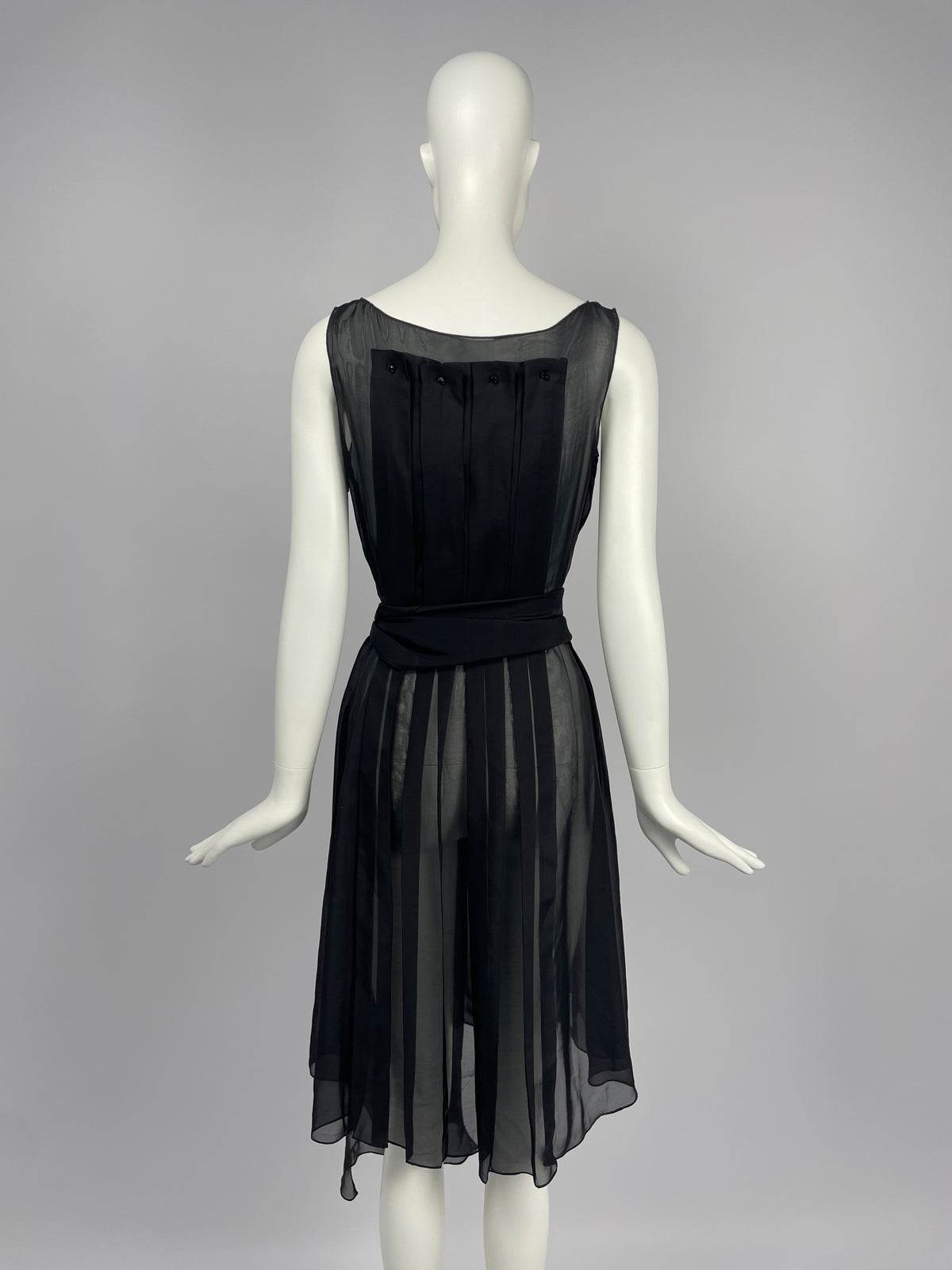 Carolina Herrera 2000’s pleated dress.