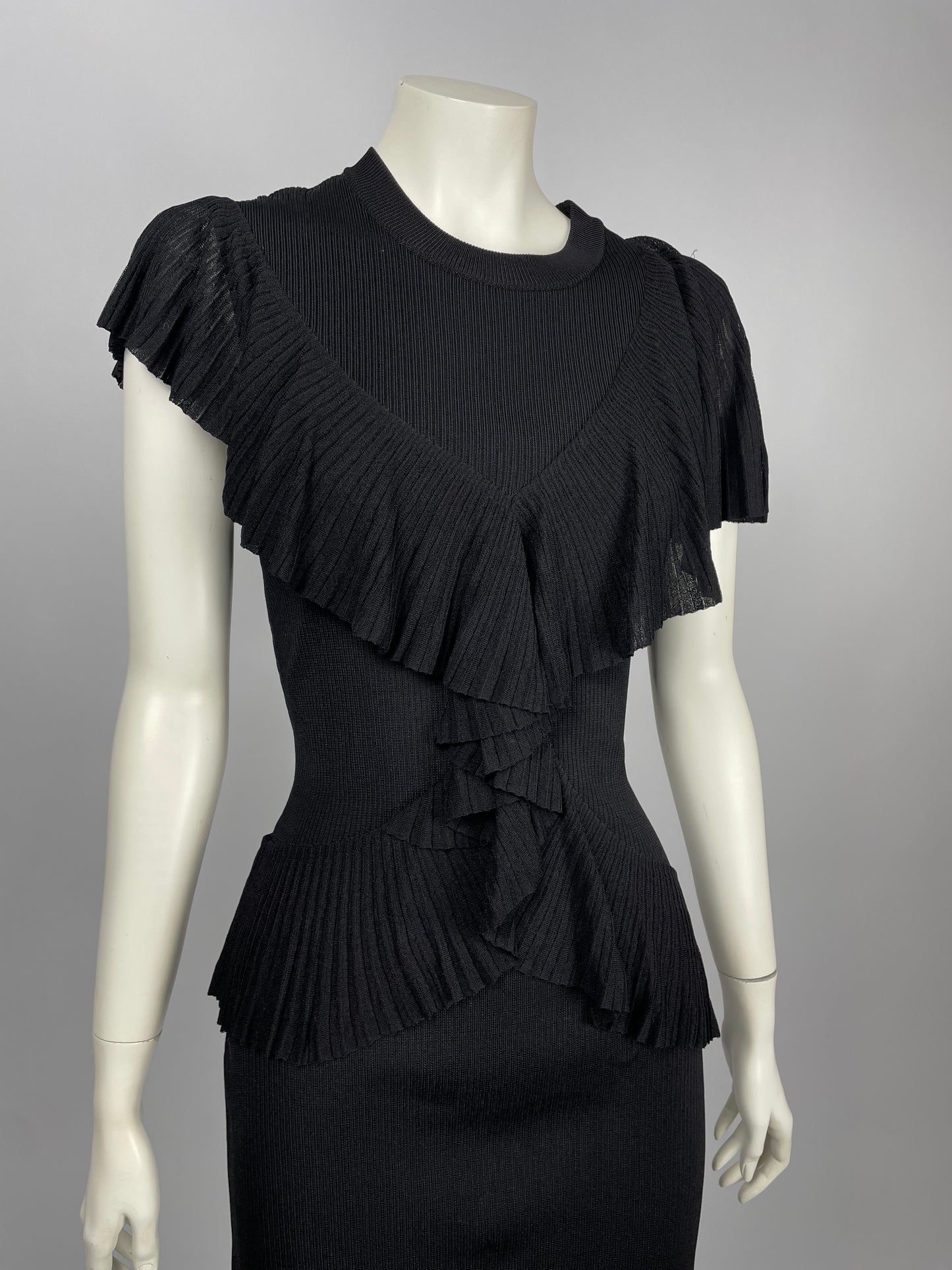 Givenchy S/S 2017 ruffles knit dress