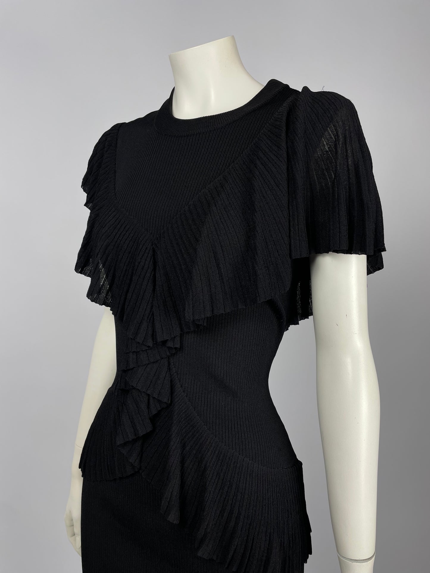 Givenchy S/S 2017 ruffles knit dress