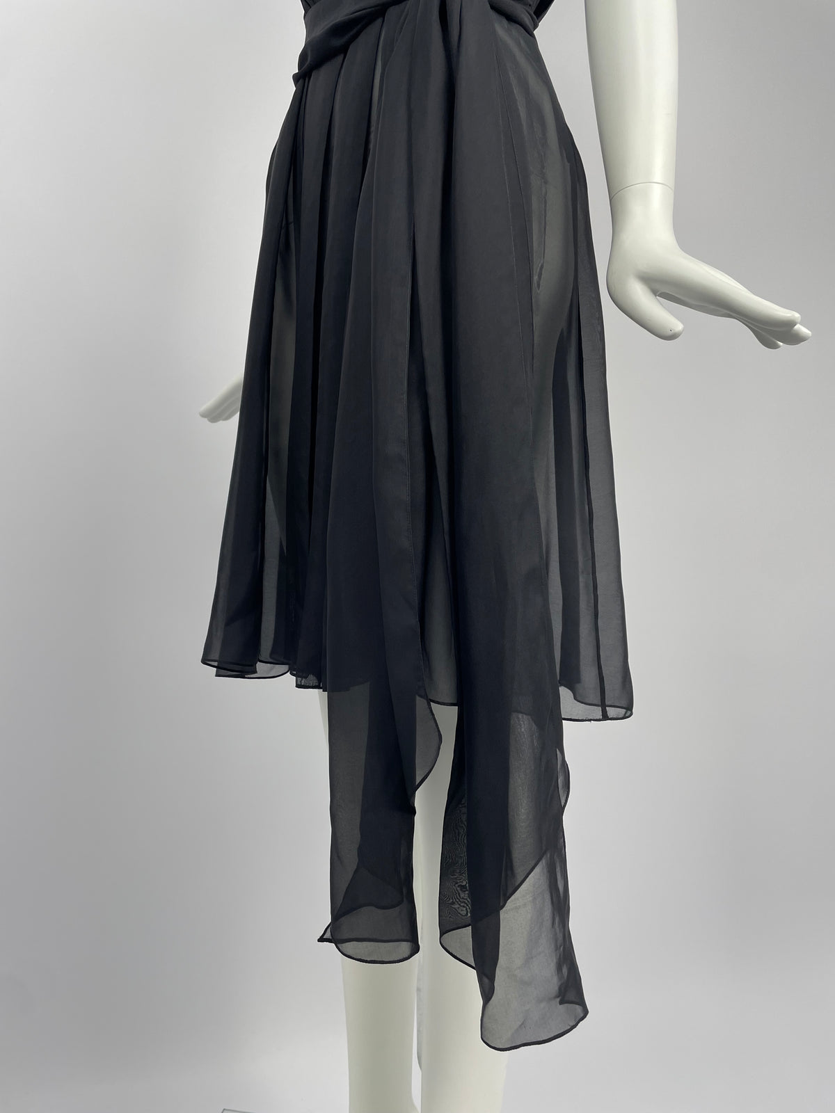Carolina Herrera 2000’s pleated dress.