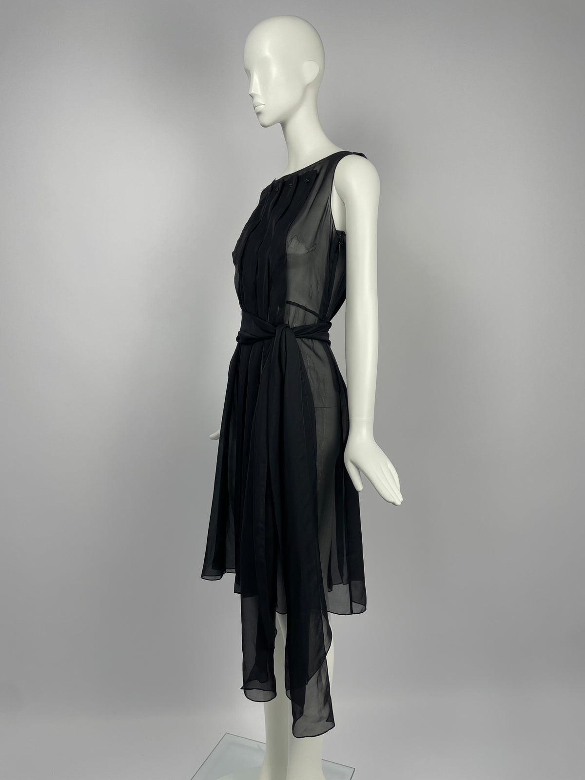 Carolina Herrera 2000’s pleated dress.